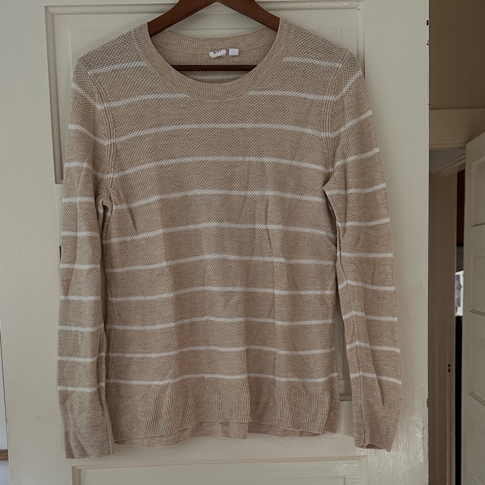 Striped Beige and White Sweater, Gap, size Medium